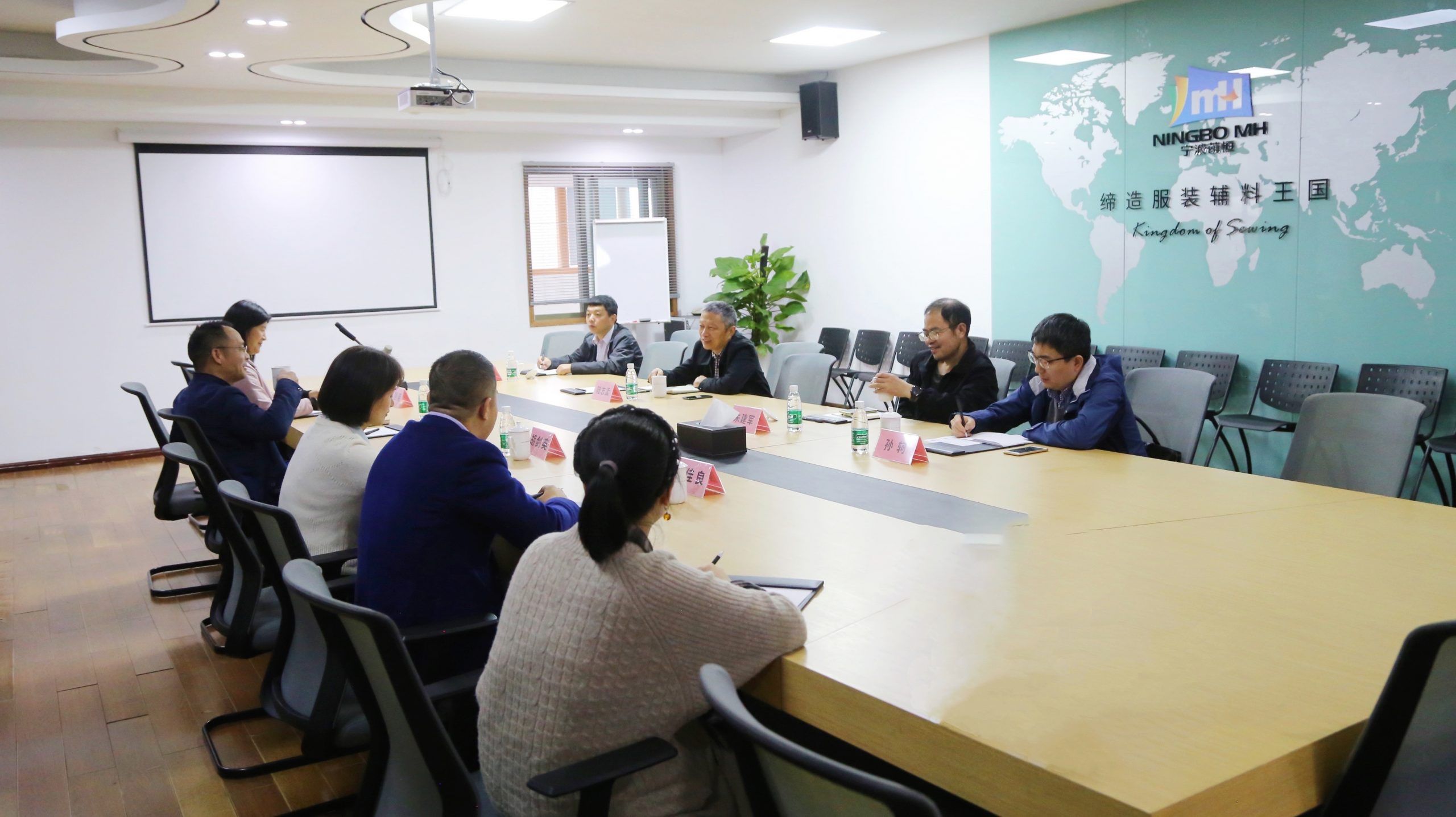 寧波市保稅區管委會陸志孟主任一行蒞臨萌恒走訪調研