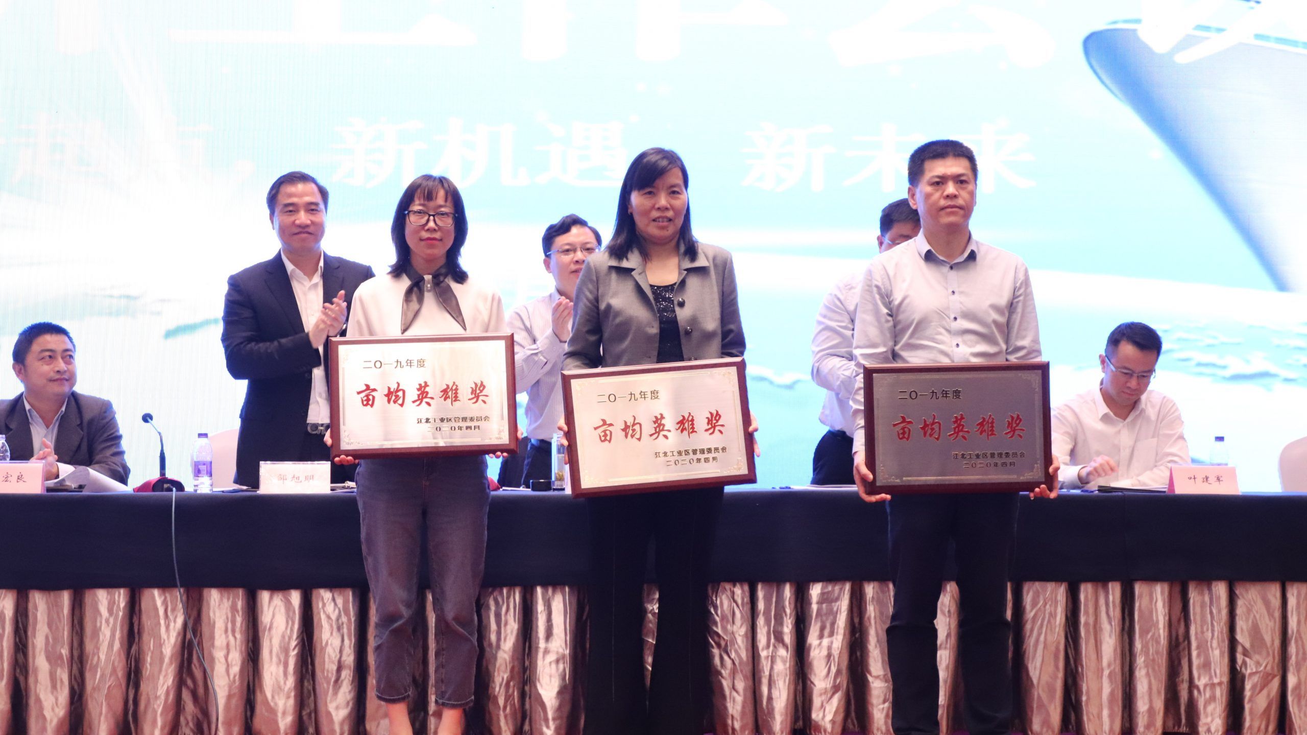 萌恒抽紗榮獲“畝均英雄獎(jiǎng)”稱(chēng)號(hào)