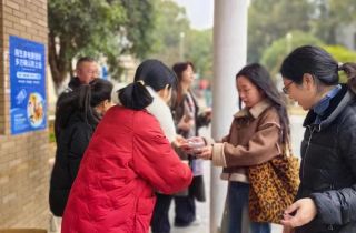 溫情臘八 事事粥全|萌創(chuàng)空間開(kāi)展送臘八粥活動(dòng)