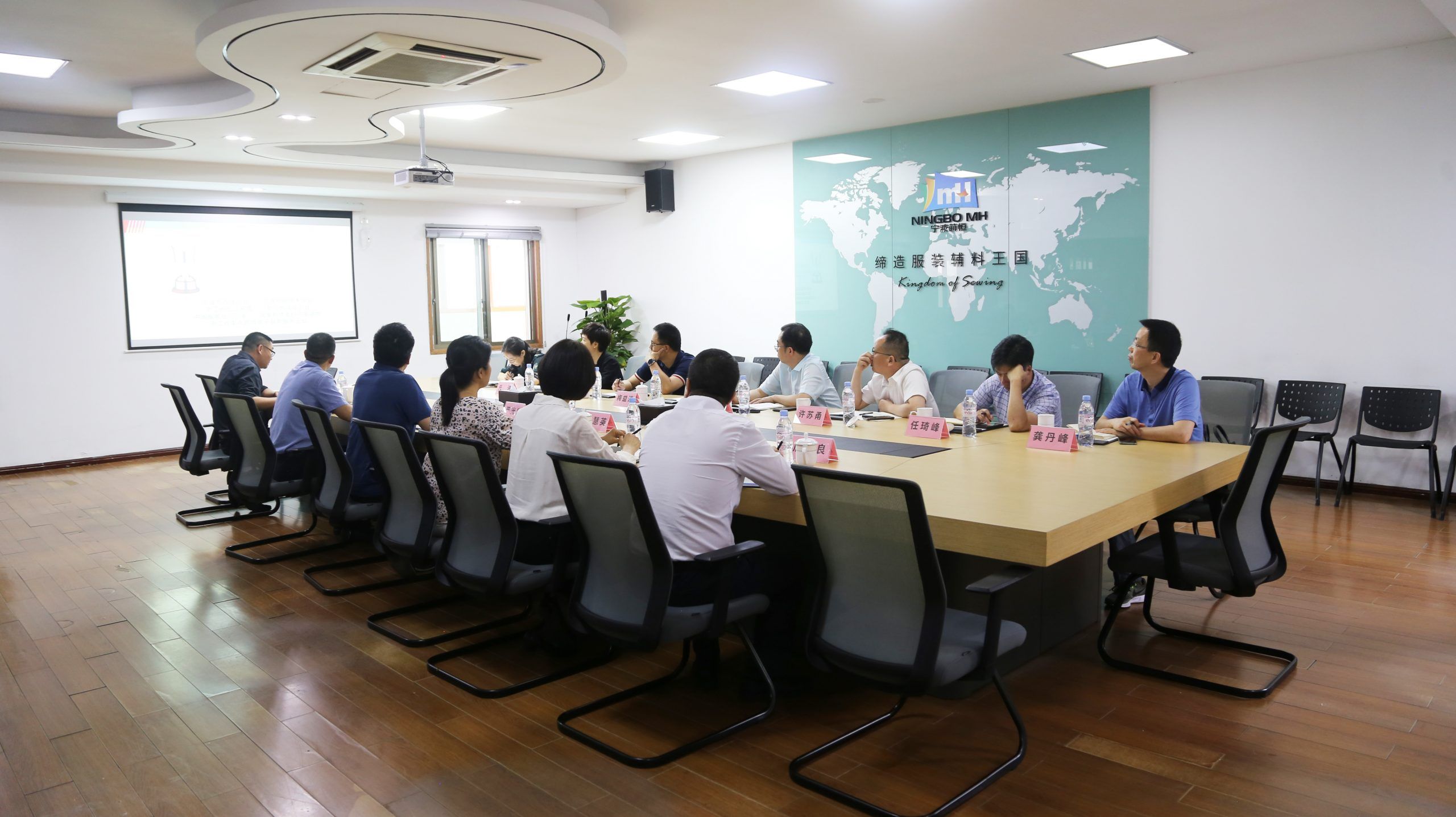 鄞州區商務局領導蒞臨國貿走訪調研